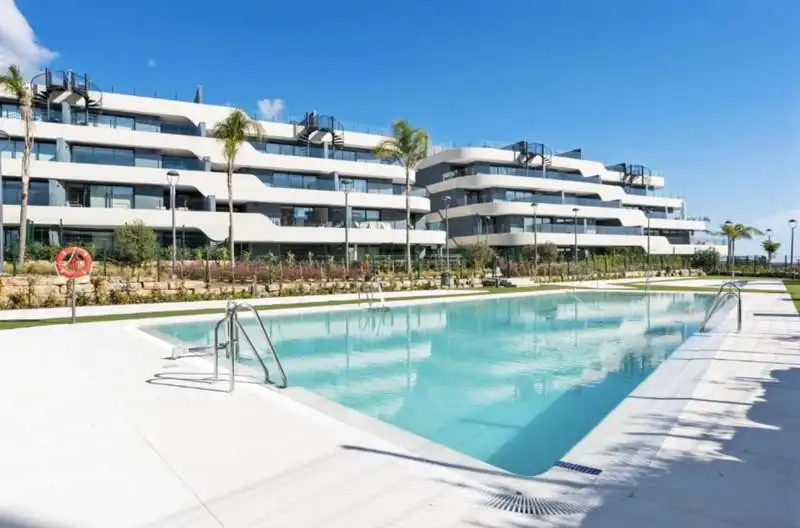 Apartamento con piscina en alquiler en Selwo, imagen 42