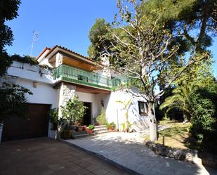 Vista exterior de Casa o xalet en venda en Cubelles amb Aire condicionat, Terrassa i Balcó