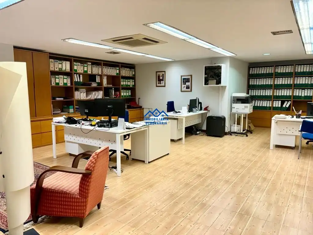 Office space with lift for sale in Las Arenas