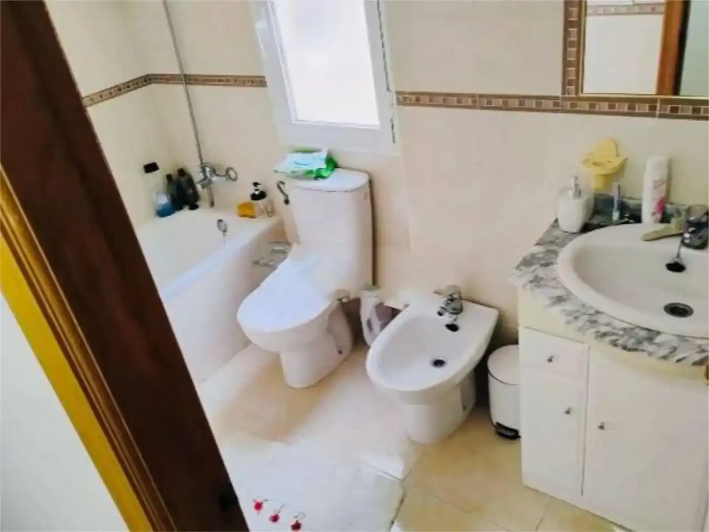 Badezimmer von Wohnungen zum Verkauf in Torrevieja mit Klimaanlage und Balkon