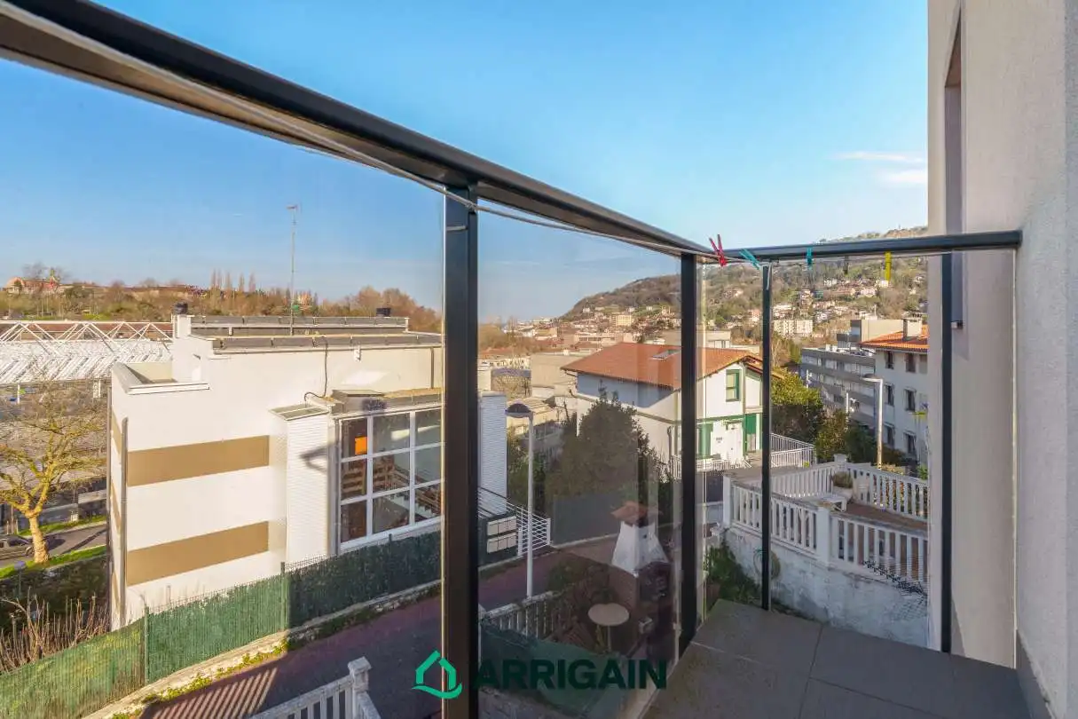 Terrassa de Pis en venda en Donostia - San Sebastián  amb Calefacció, Jardí privat i Terrassa