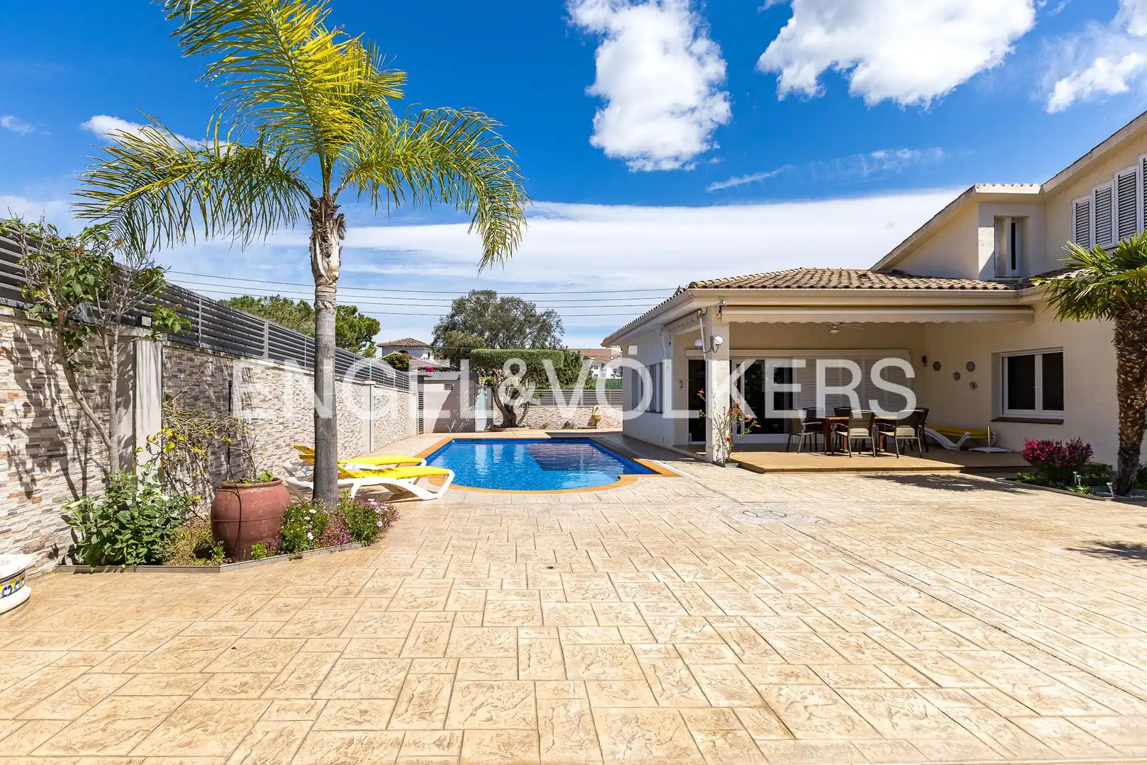 Swimming pool of Houses for sale in Roda de Berà  with Air Conditioner, Heating and Private garden