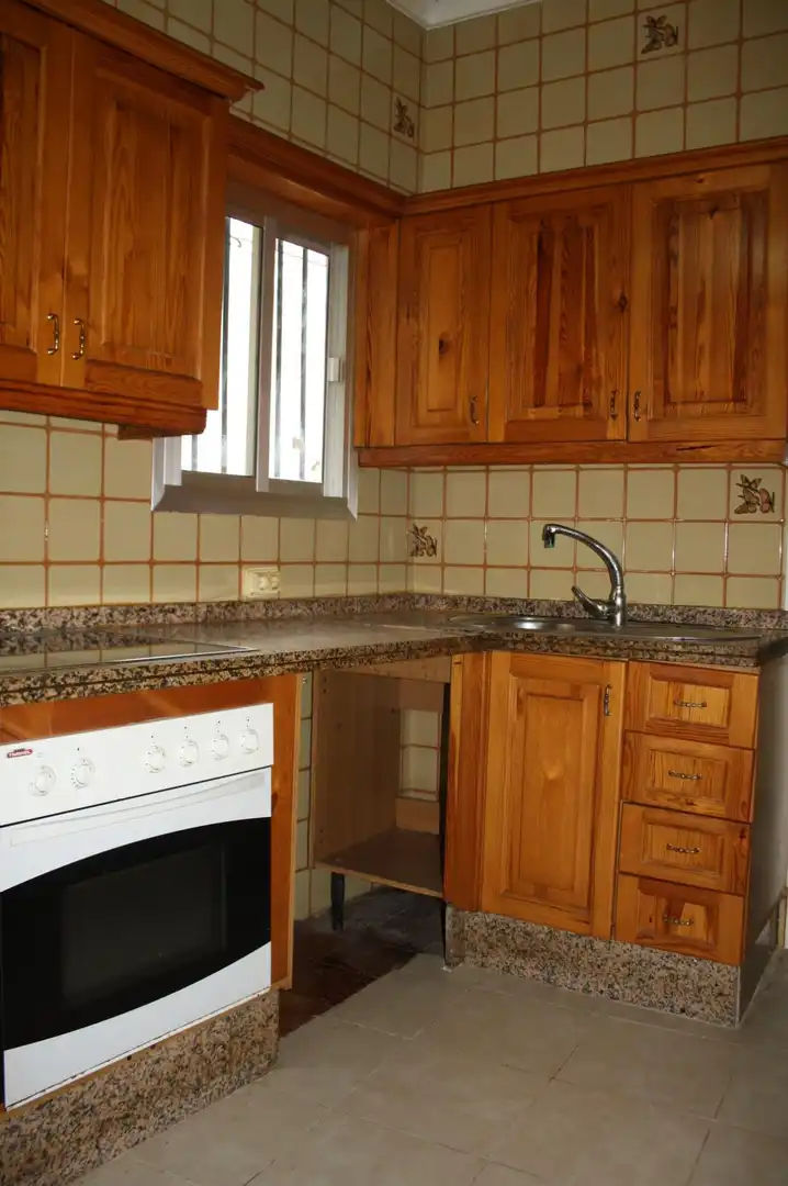 Cocina de Casa adosada en venta en Carrión de los Céspedes