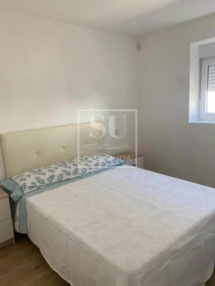 Schlafzimmer von Wohnung zur Miete in Baiona mit Klimaanlage, Heizung und Möbliert