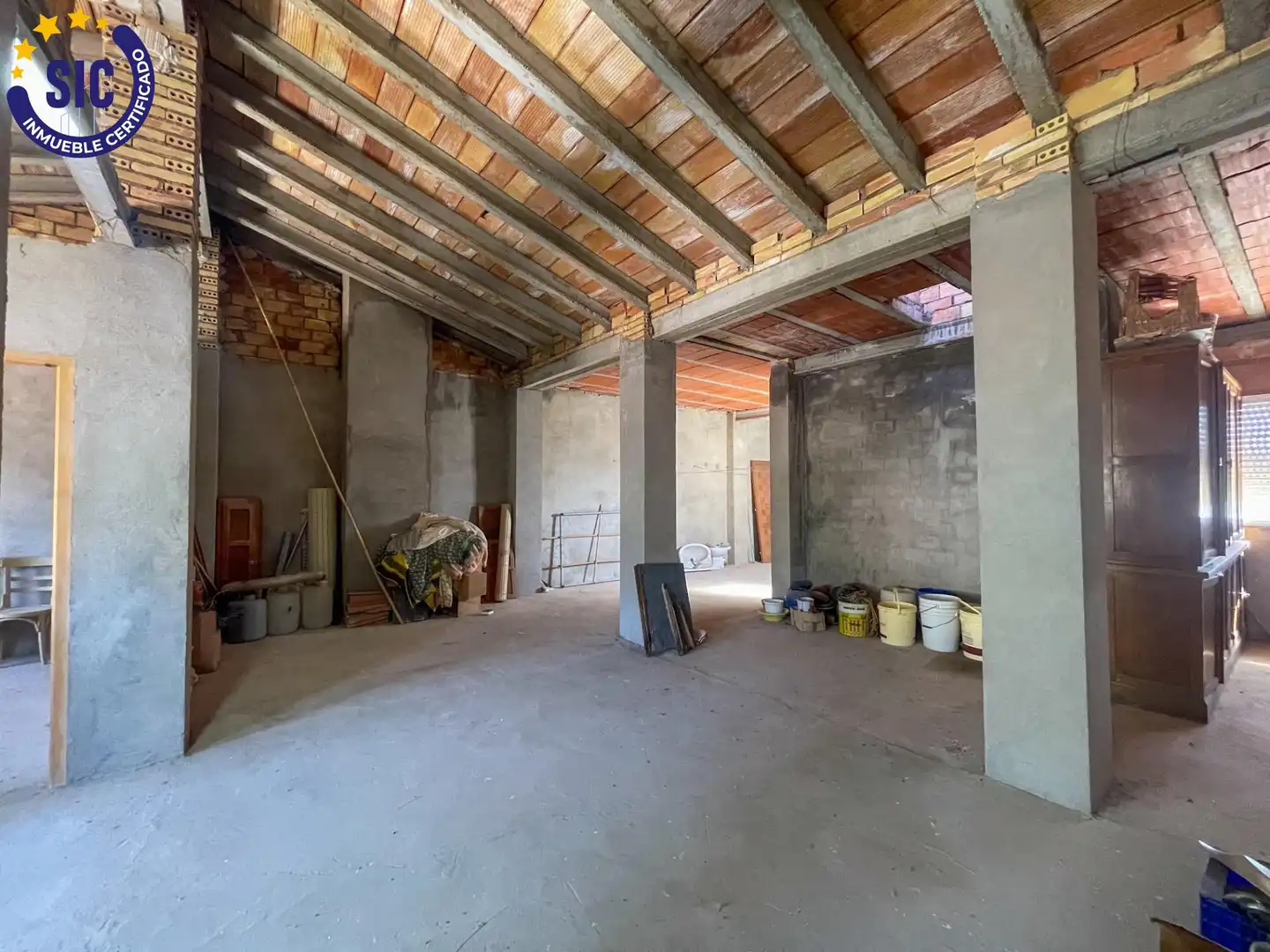 Maisonette zum Verkauf in Chera mit Heizung, Privatgarten und Balkon