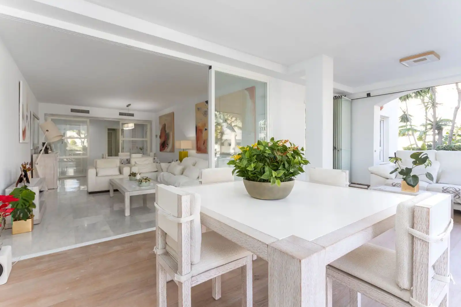 Comedor de Piso en venta en Marbella con Aire acondicionado, Terraza y Amueblado