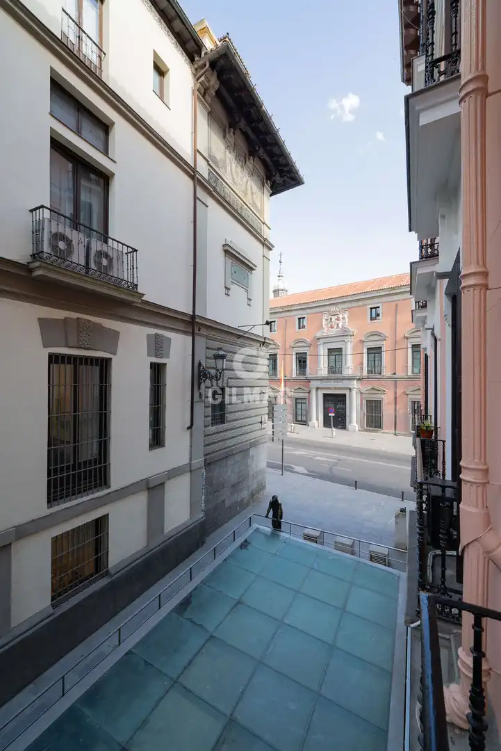 Vista exterior de Piso en venta en Madrid con Calefacción