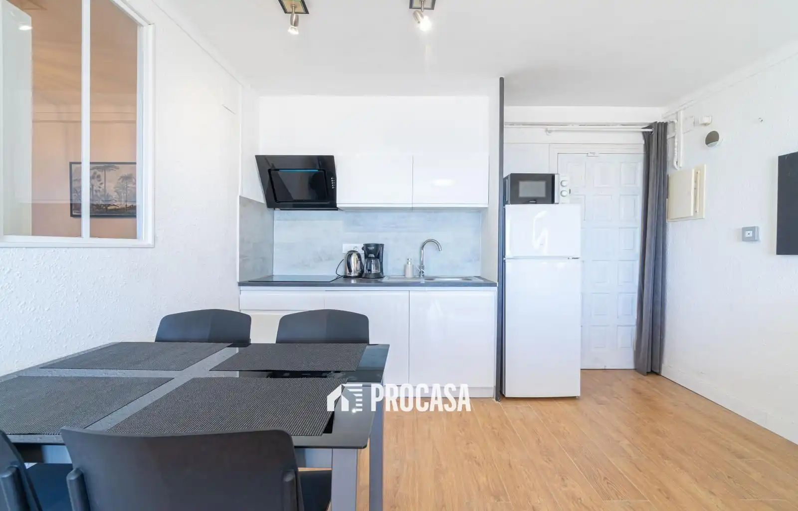 Küche von Wohnung zum Verkauf in Empuriabrava mit Klimaanlage, Heizung und Terrasse