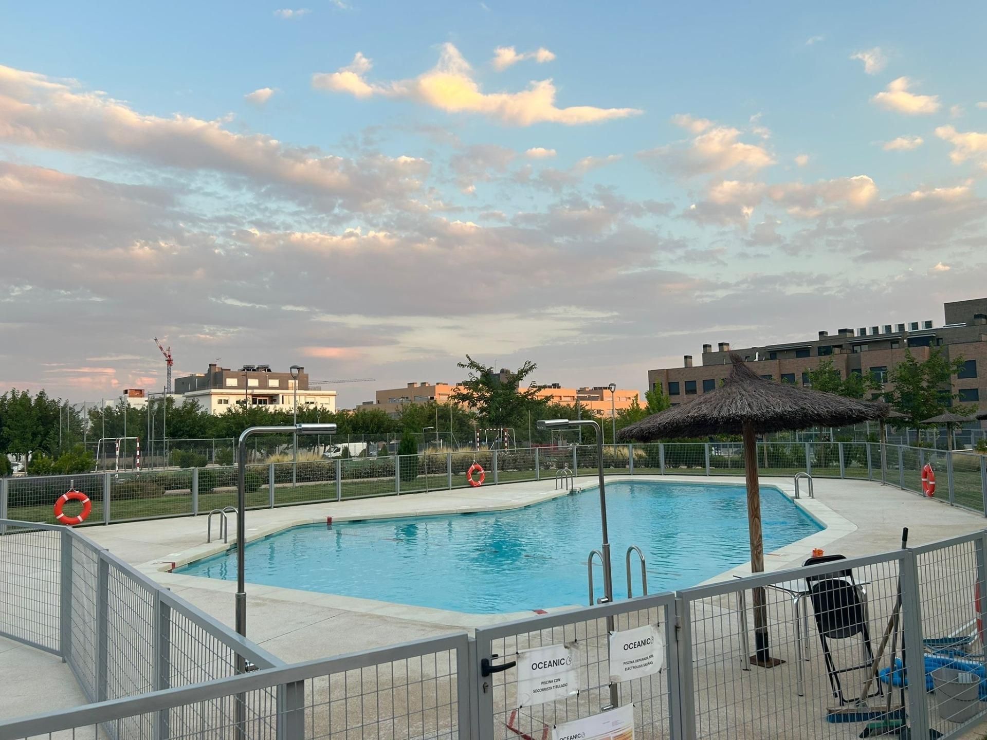 Piscina de Piso en venta en Villalbilla con Calefacción, Terraza y Trastero
