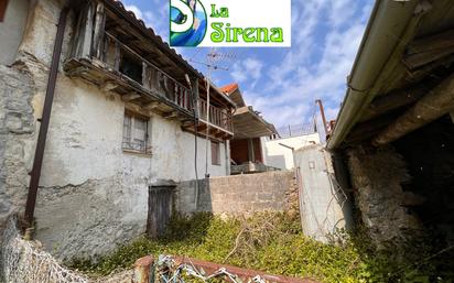 Vista exterior de Casa adosada en venda en Castro-Urdiales amb Balcó