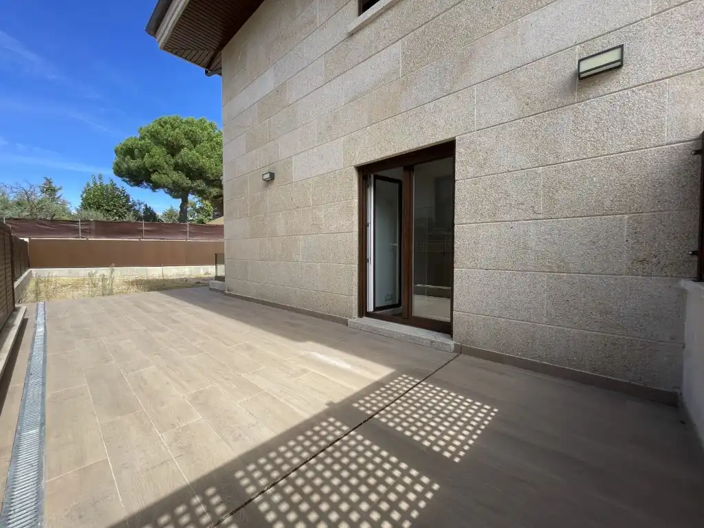 Ground floor for rent in Calle Libertad De La, La Navata