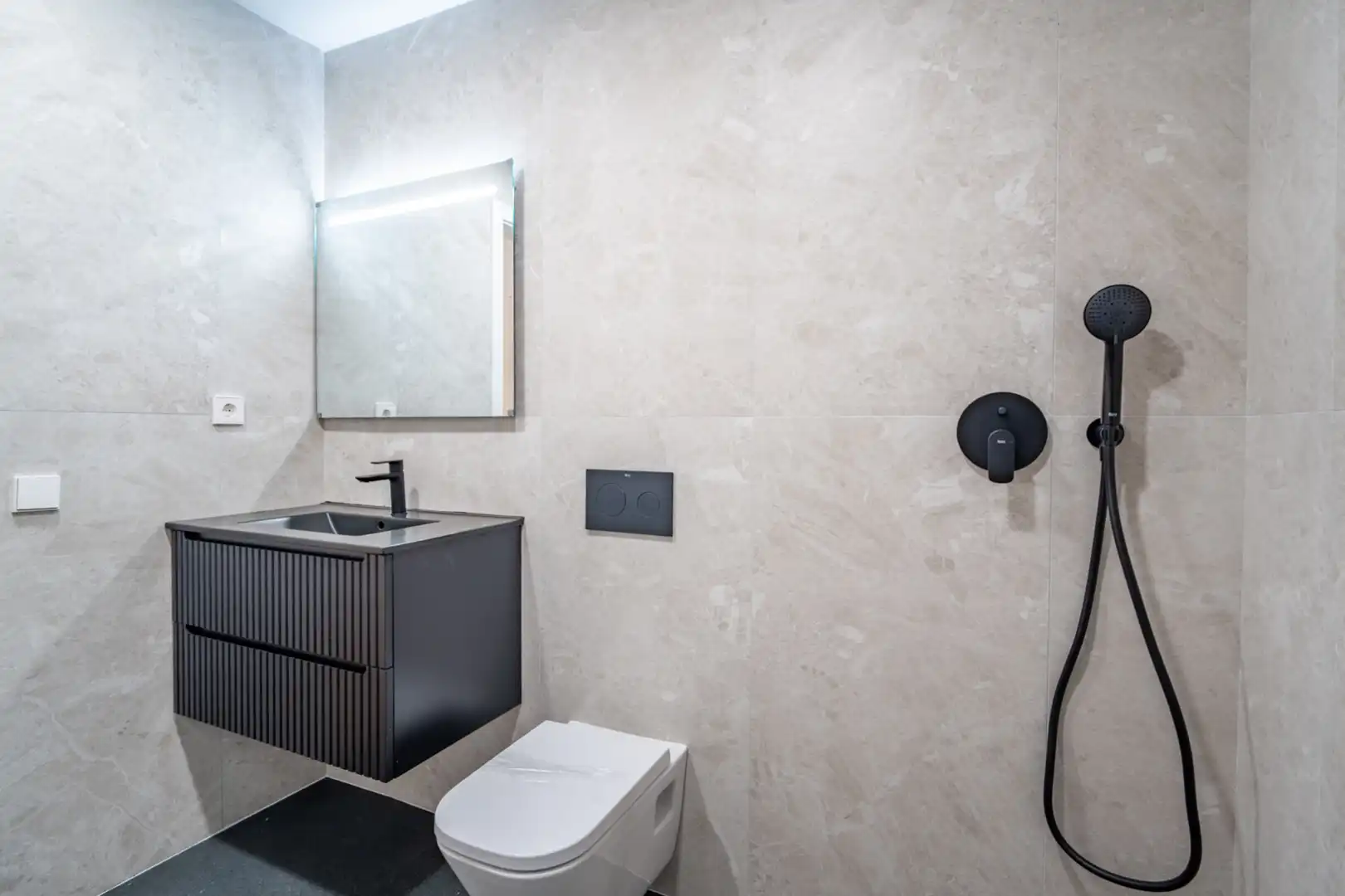 Bany de Apartament en venda en Málaga amb Piscina i Piscina comunitària