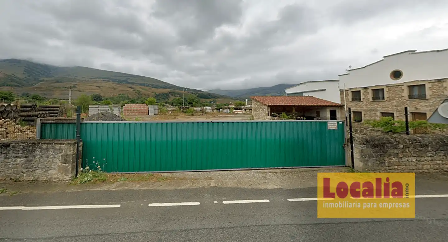 Außenansicht von Fabrikhallen zur Miete in Arenas de Iguña