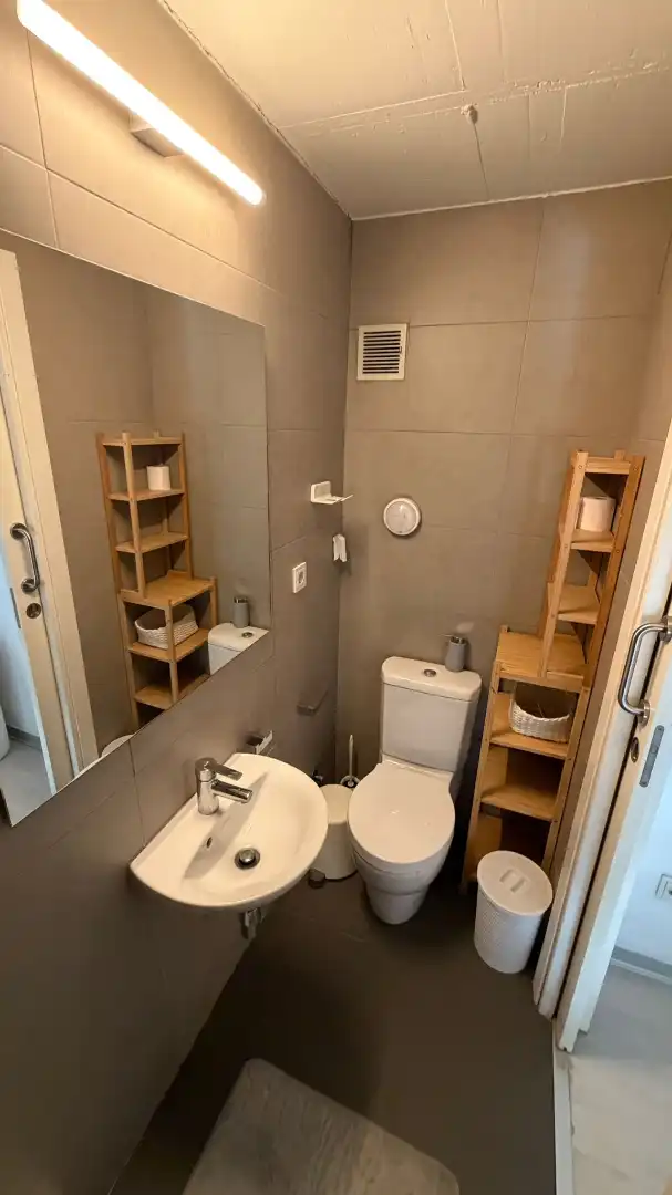 Badezimmer von Wohnung zur Miete in Valencia mit Klimaanlage, Heizung und Parkett