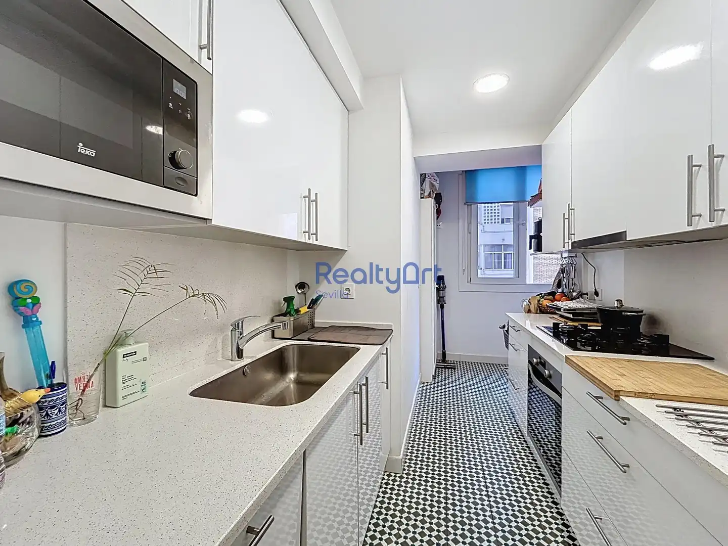 Flat for sale in Calle VIRGEN DE LUJAN, Los Remedios