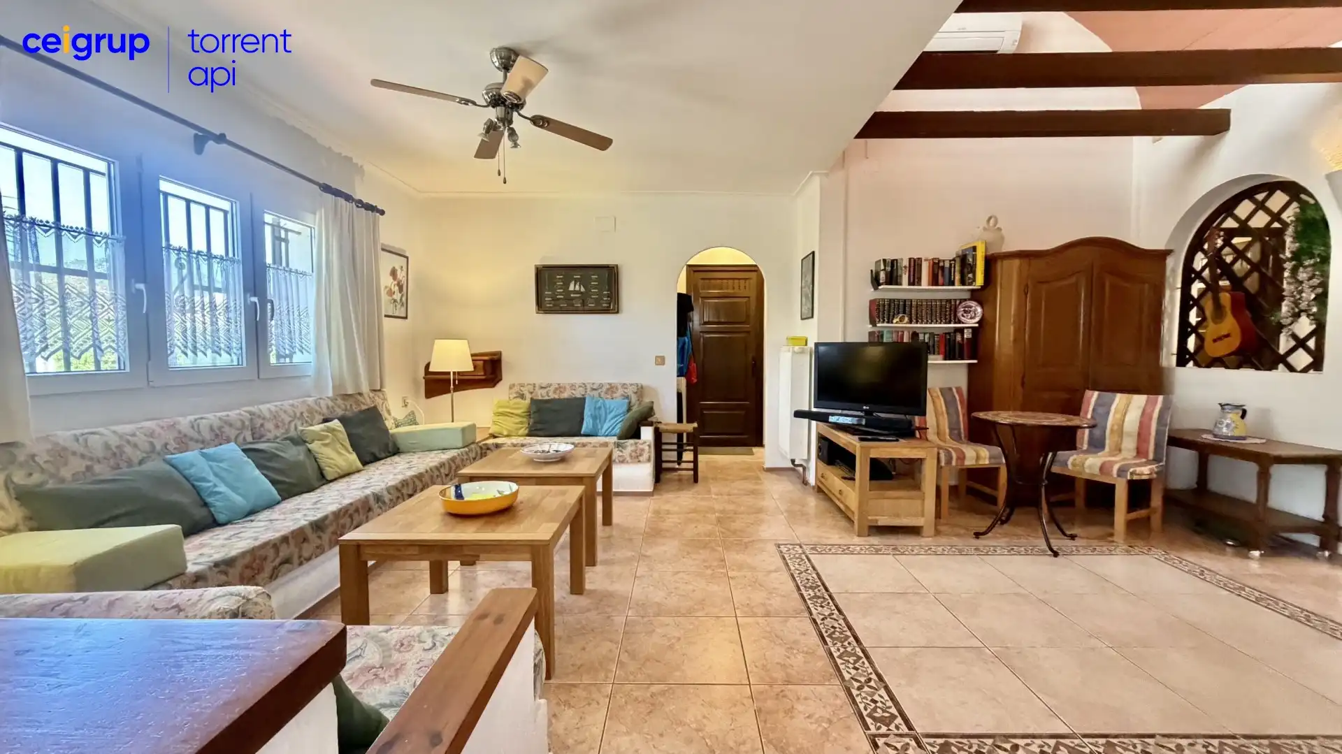 Sala de estar de Casa adosada en venta en L'Estartit con Aire acondicionado, Calefacción y Terraza
