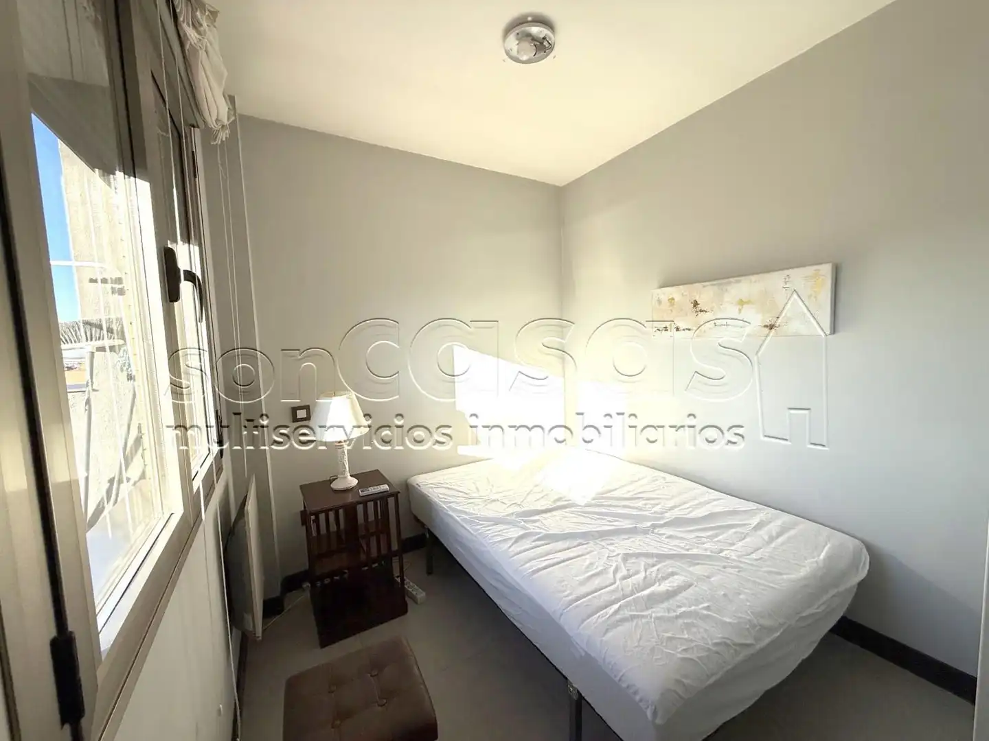 Schlafzimmer von Dachboden zur Miete in Madrid mit Klimaanlage, Heizung und Terrasse