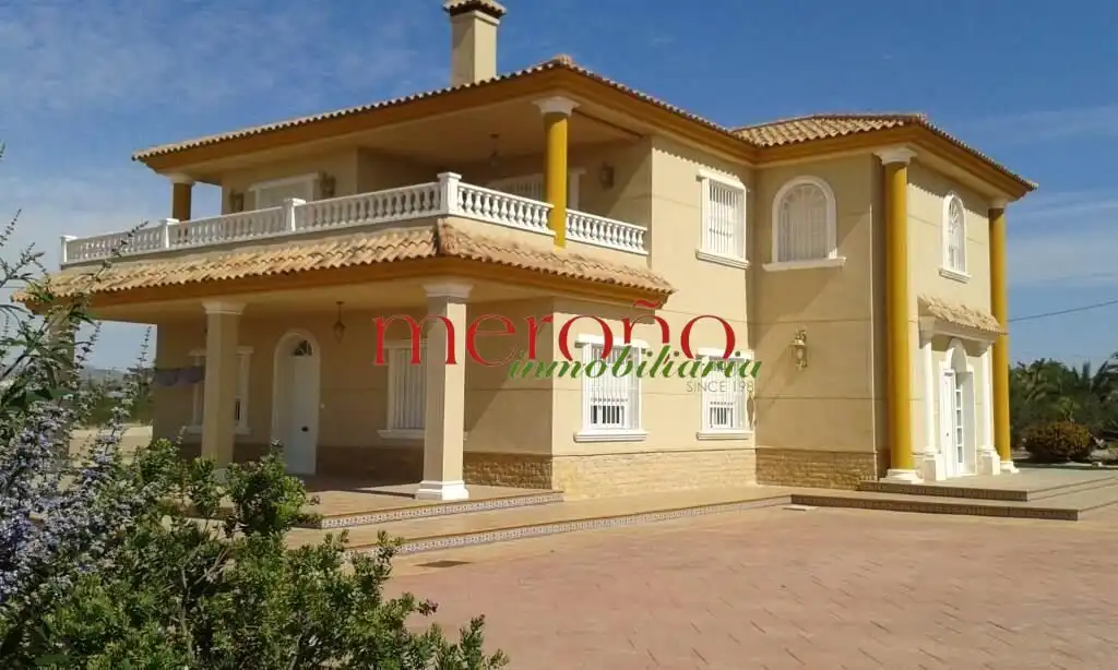 Detached house with garden for sale in Alzabares