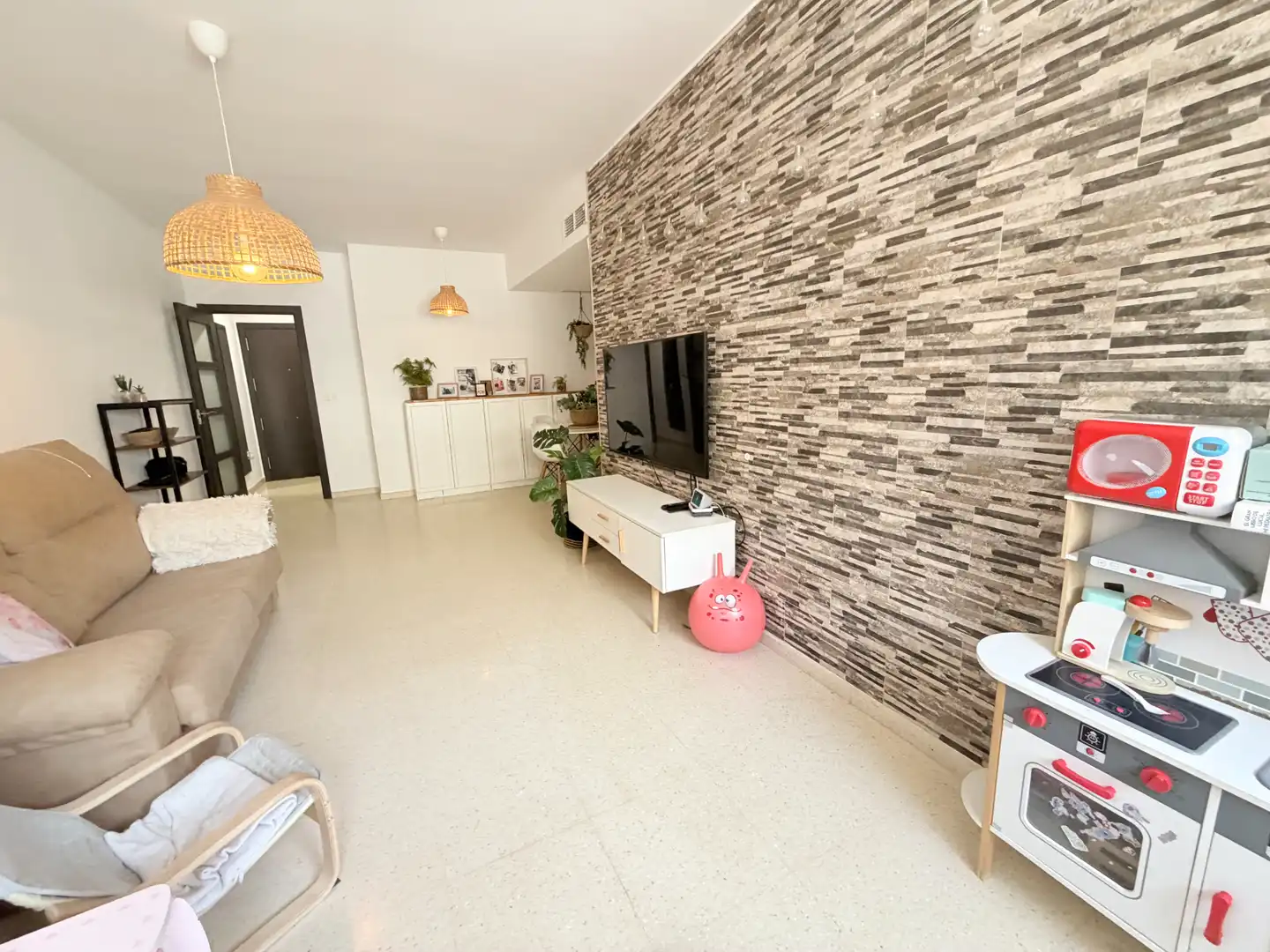 Sala d'estar de Pis en venda en Mairena del Aljarafe amb Aire condicionat i Traster