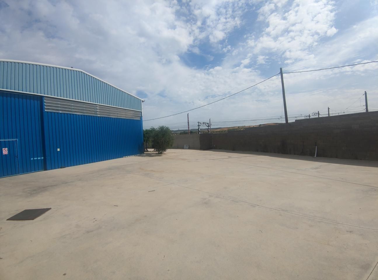 Exterior view of Industrial buildings for sale in Villasequilla