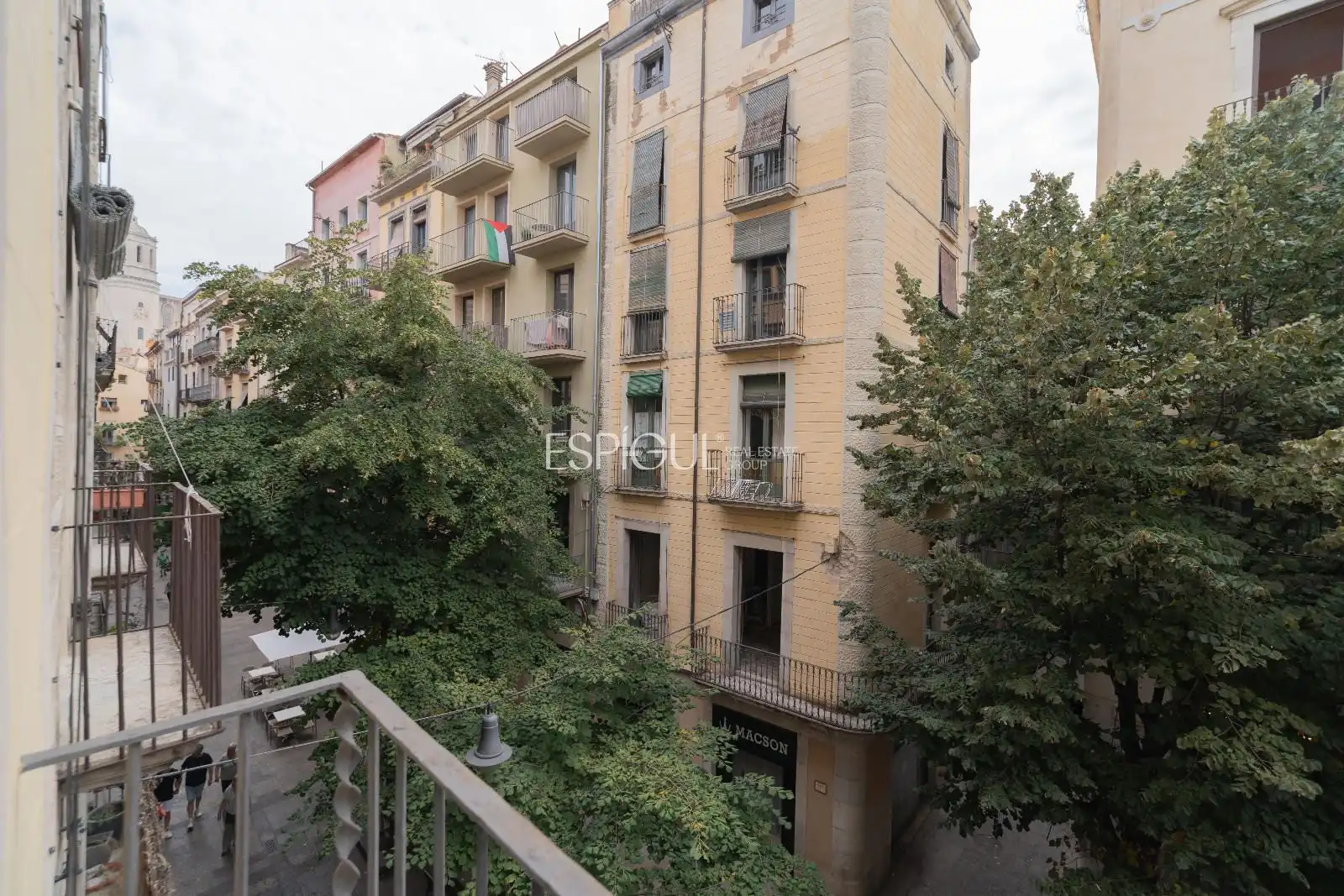 Vista exterior de Edifici en venda en Girona