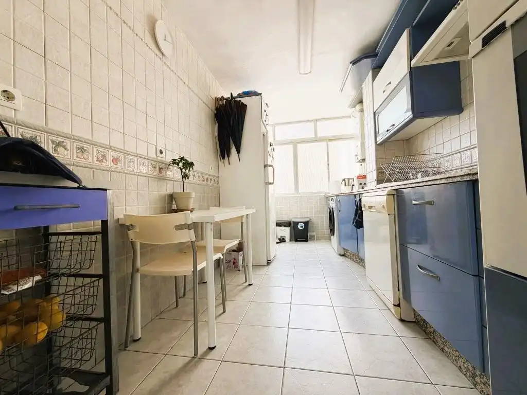 Küche von Wohnung zum Verkauf in Málaga mit Privatgarten, Terrasse und Gemeinschaftspool