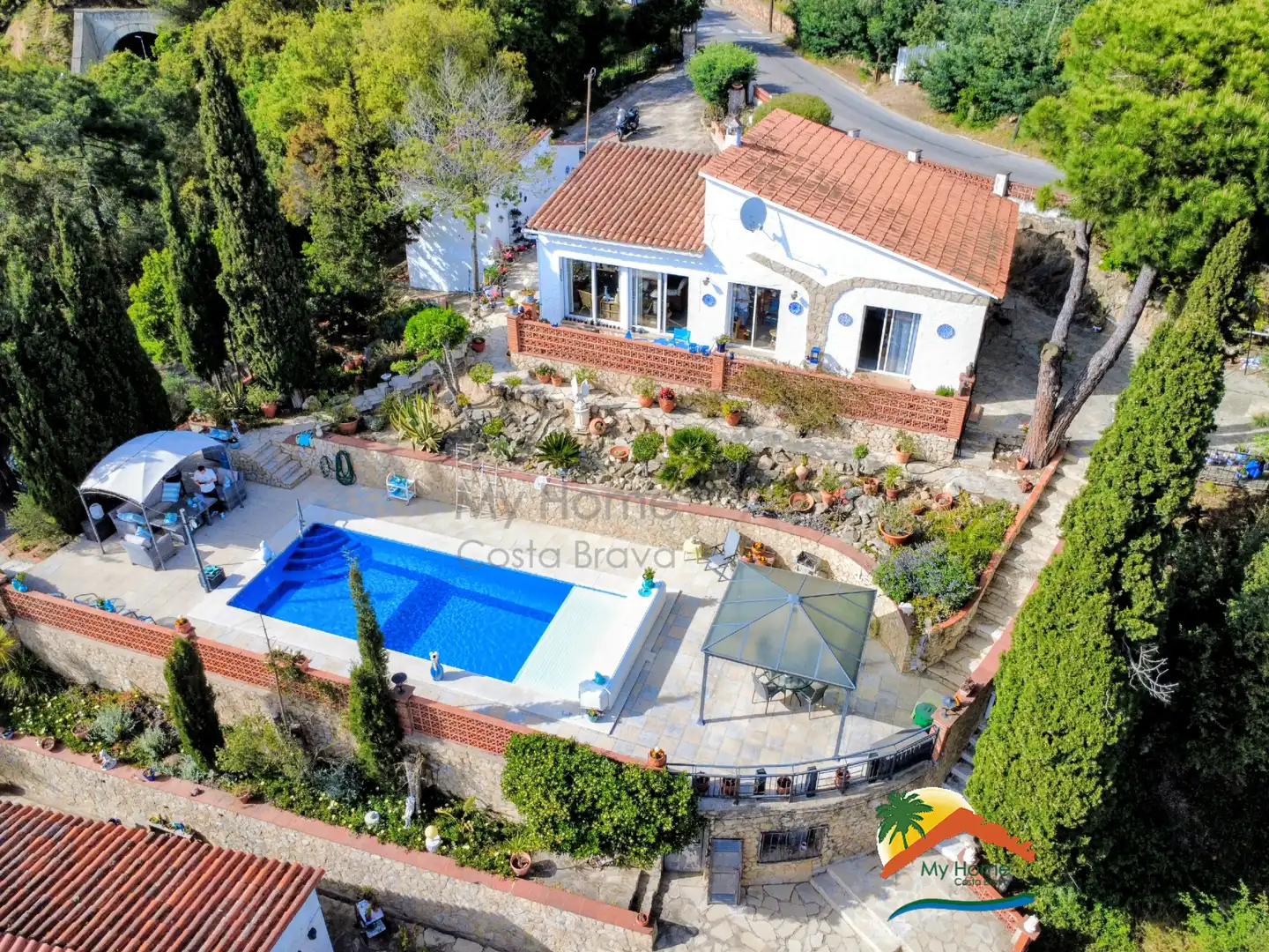 Vista exterior de Casa o xalet en venda en Lloret de Mar amb Jardí privat, Terrassa i Piscina
