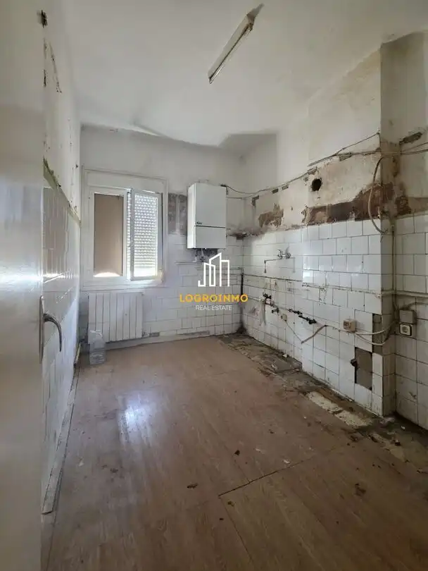 Cocina de Piso en venta en  Logroño con Calefacción
