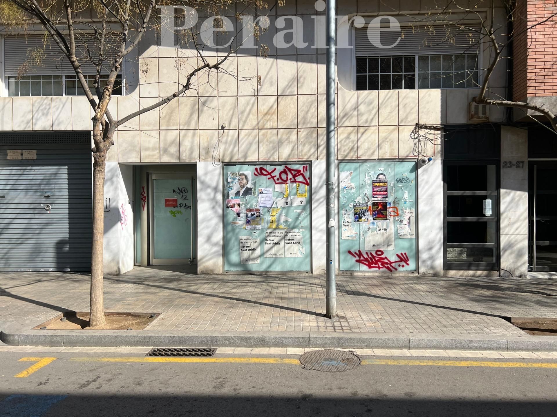 Vista exterior de Local en venta en Sant Adrià de Besòs con Aire acondicionado