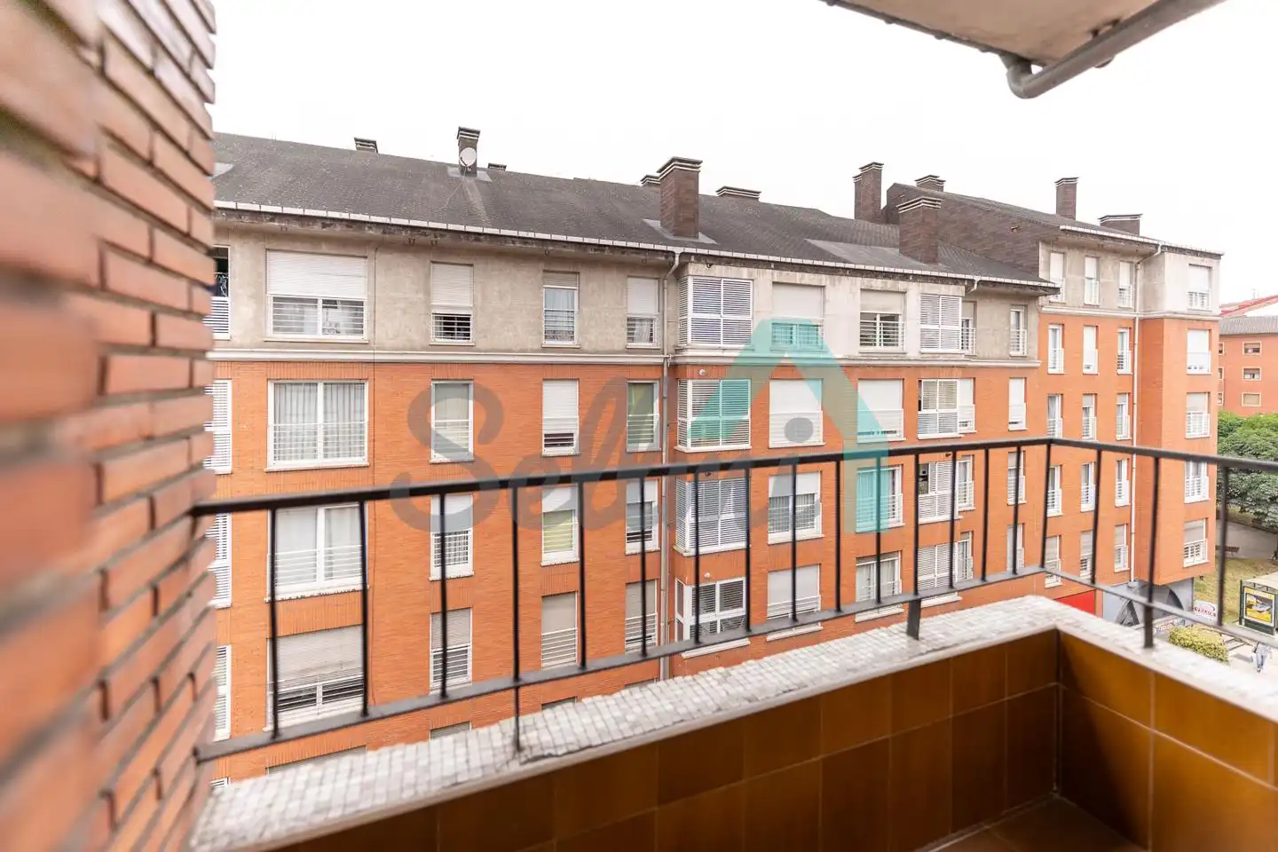Terrassa de Pis de lloguer en Oviedo  amb Calefacció, Parquet i Terrassa