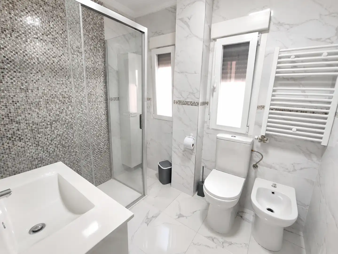 Bathroom of Flat for sale in Medina del Campo  with Air Conditioner, Heating and Parquet flooring
