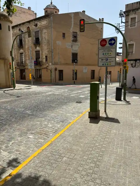 Vista exterior de Local de lloguer en Mataró amb Aire condicionat, Calefacció i Parquet