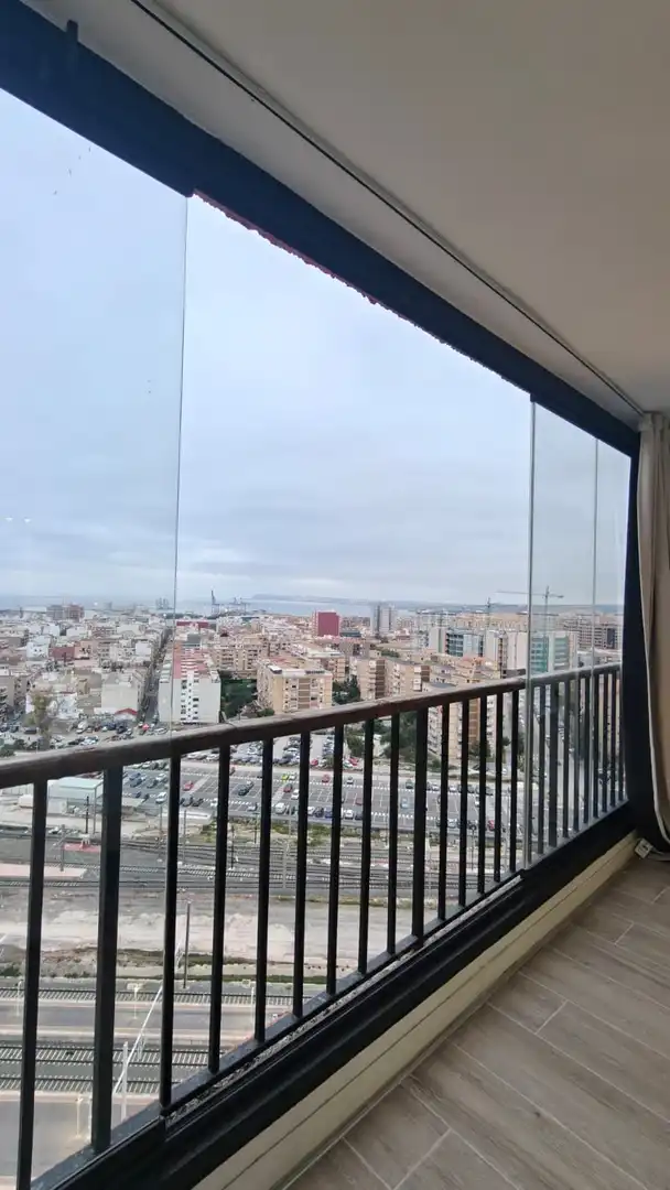 Vista exterior de Pis en venda en Alicante / Alacant amb Aire condicionat, Calefacció i Moblat