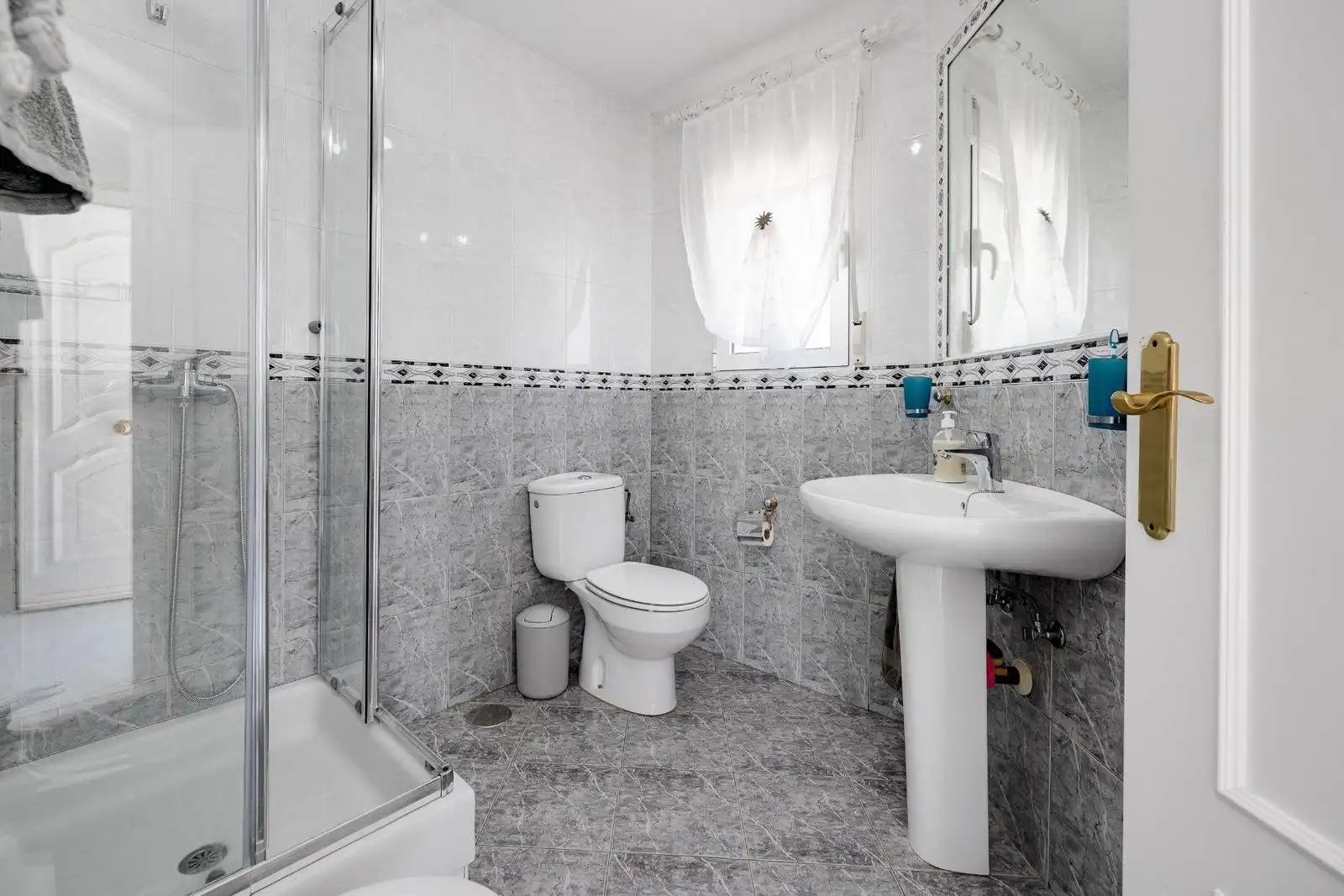 Baño de Casa o chalet en venta en Orihuela con Jardín privado, Terraza y Piscina