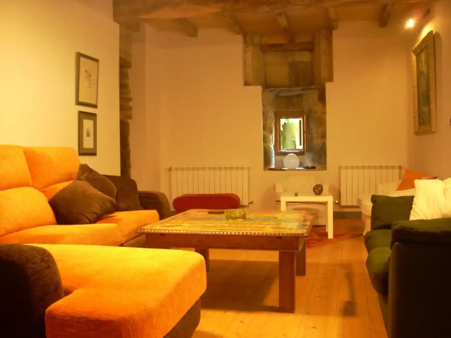 Sala d'estar de Finca rústica en venda en Guitiriz amb Balcó