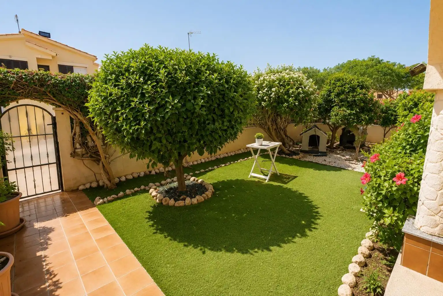 Terrassa de Casa o xalet en venda en Orihuela amb Aire condicionat, Jardí privat i Piscina