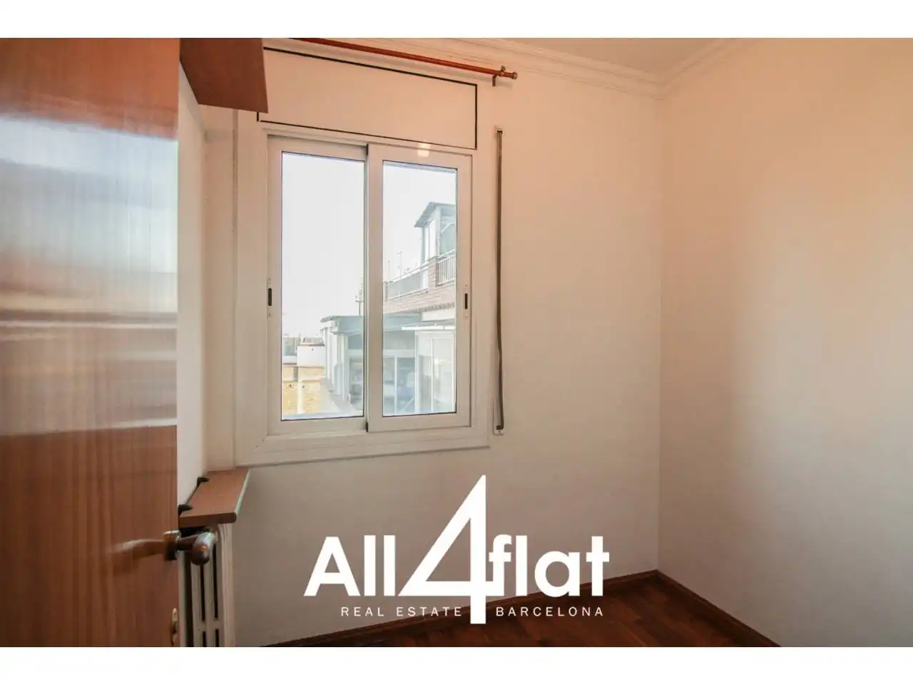 Schlafzimmer von Dachboden zur Miete in Barcelona mit Klimaanlage, Parkett und Terrasse