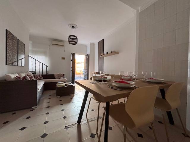 Casa adosada en Venta en Calle Abogado Federico Orellana Toledano en Girón - Las Delicias