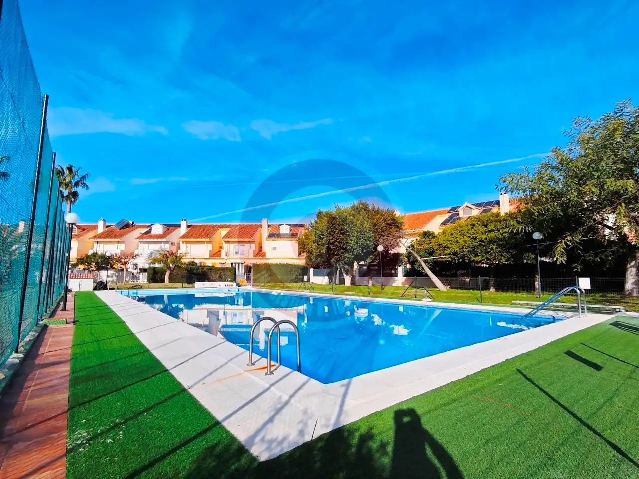 Piscina de Casa adosada en venda en Vélez-Málaga amb Terrassa, Alarma i Piscina comunitària