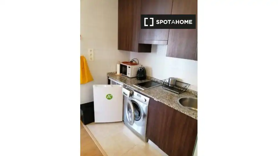 Cocina de Apartamento para compartir en Oviedo  con Aire acondicionado y Terraza