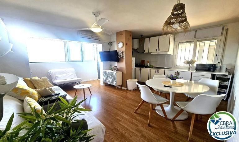Vista exterior de Estudi en venda en Empuriabrava amb Aire condicionat, Calefacció i Terrassa