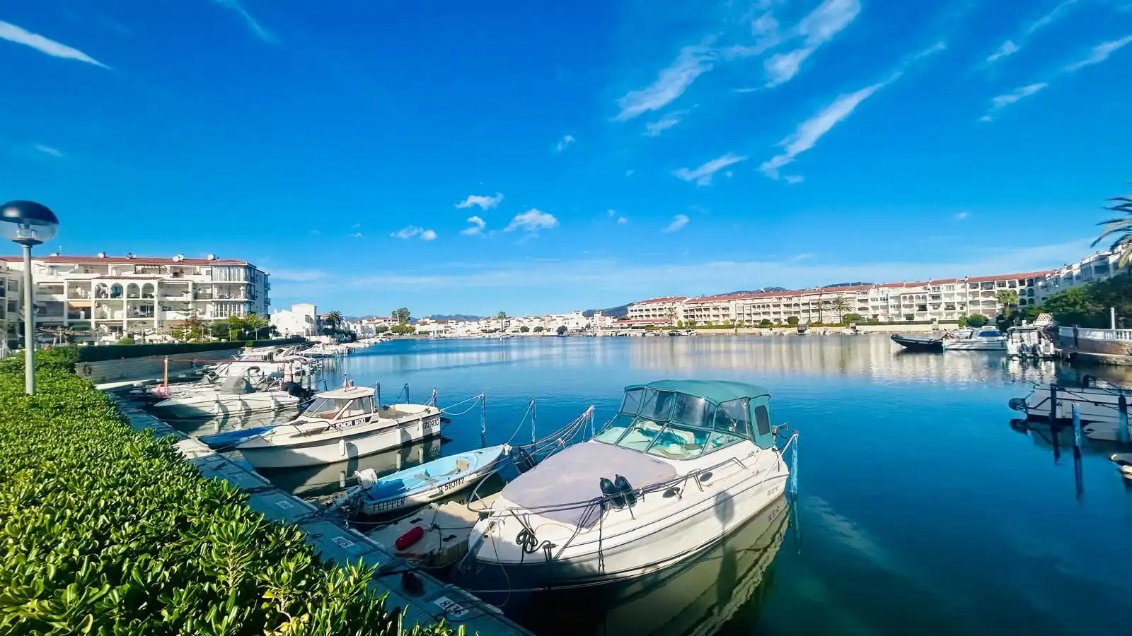 Vista exterior de Apartamento en venta en Empuriabrava con Aire acondicionado, Terraza y Piscina comunitaria