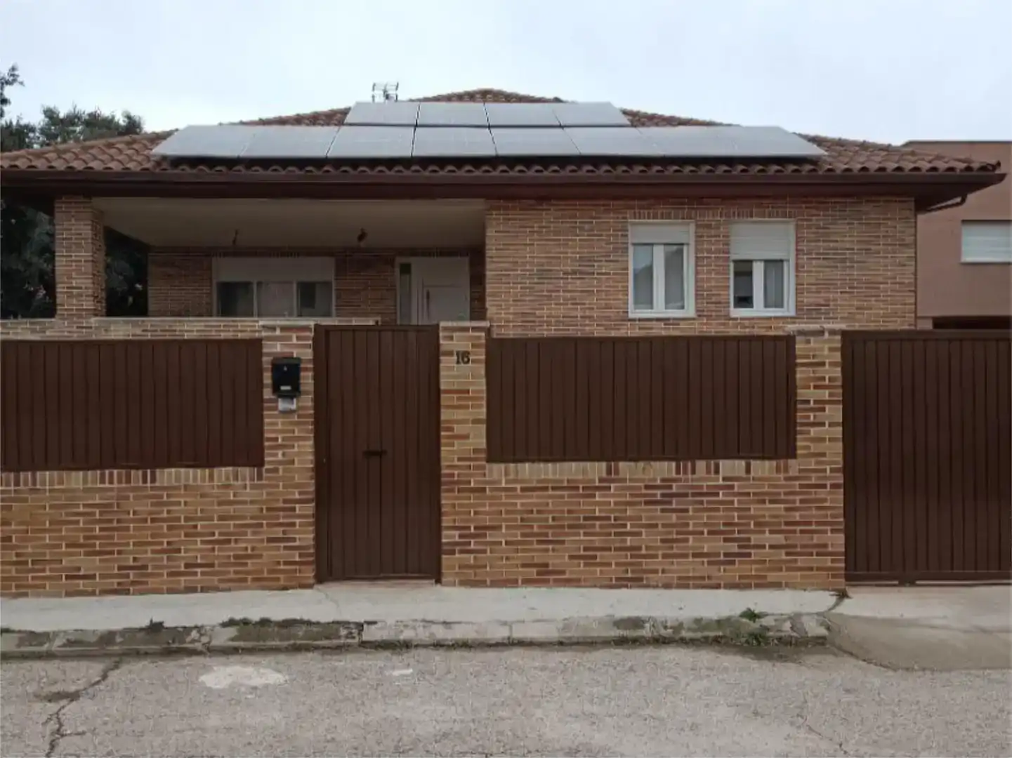 Vista exterior de Pis en venda en Guadalix de la Sierra amb Jardí privat, Moblat i Balcó