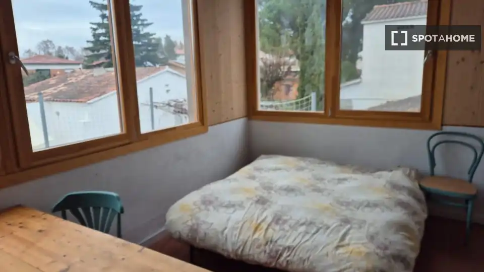 Dormitori de Pis per a compartir en Sant Cugat del Vallès amb Aire condicionat, Calefacció i Moblat