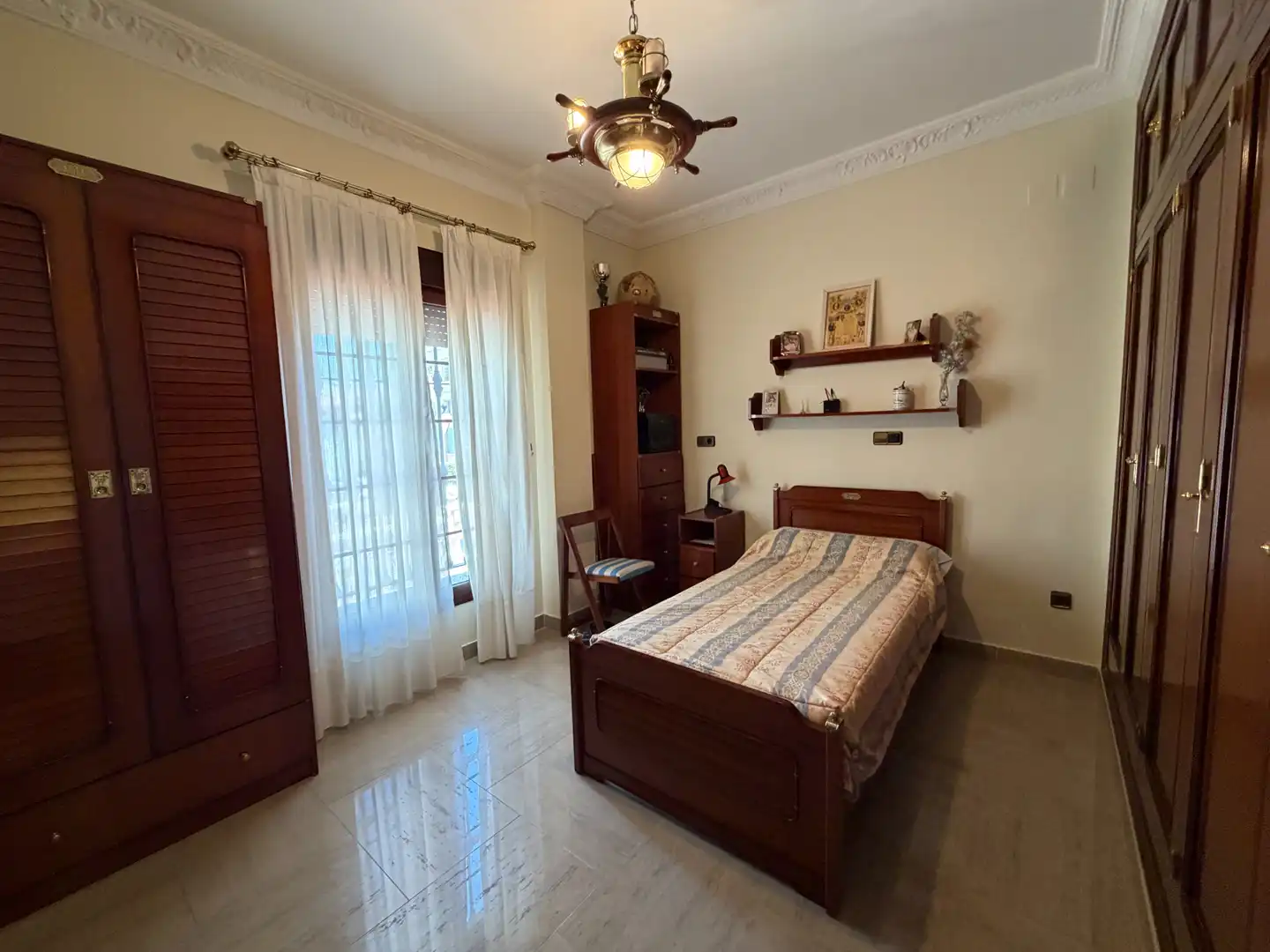 Dormitori de Casa o xalet en venda en Bormujos amb Aire condicionat, Jardí privat i Terrassa