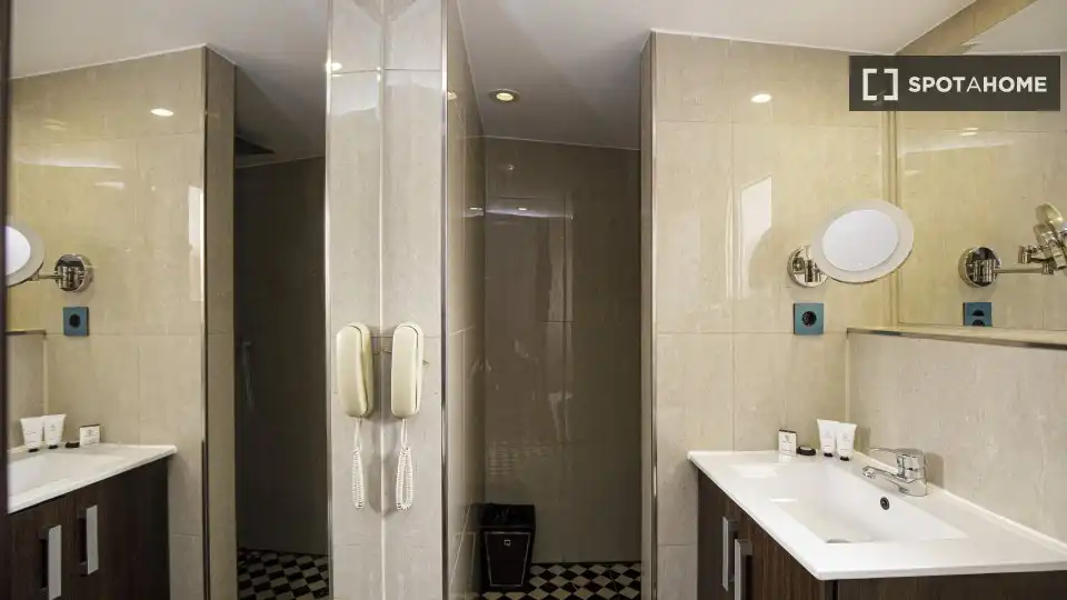 Flat with terrace to rent in Ciutat Vella, imagen 4