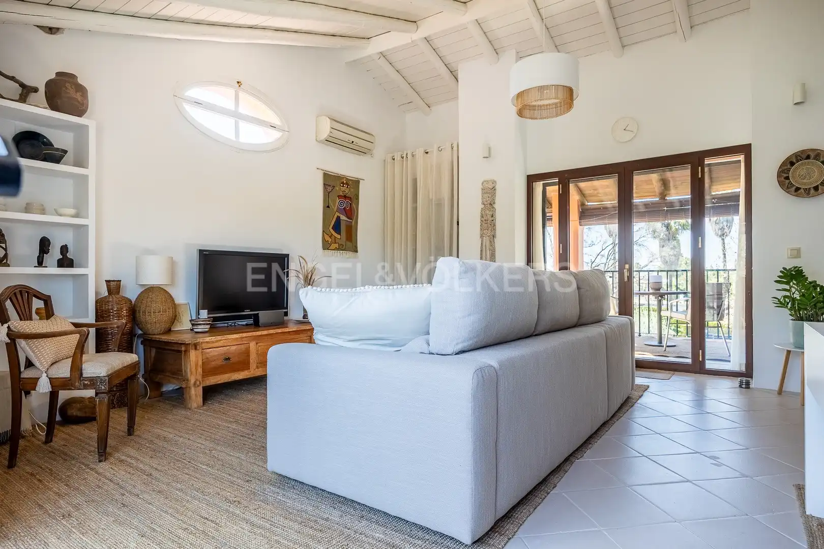 Sala d'estar de Casa o xalet en venda en Espartinas amb Aire condicionat, Calefacció i Jardí privat