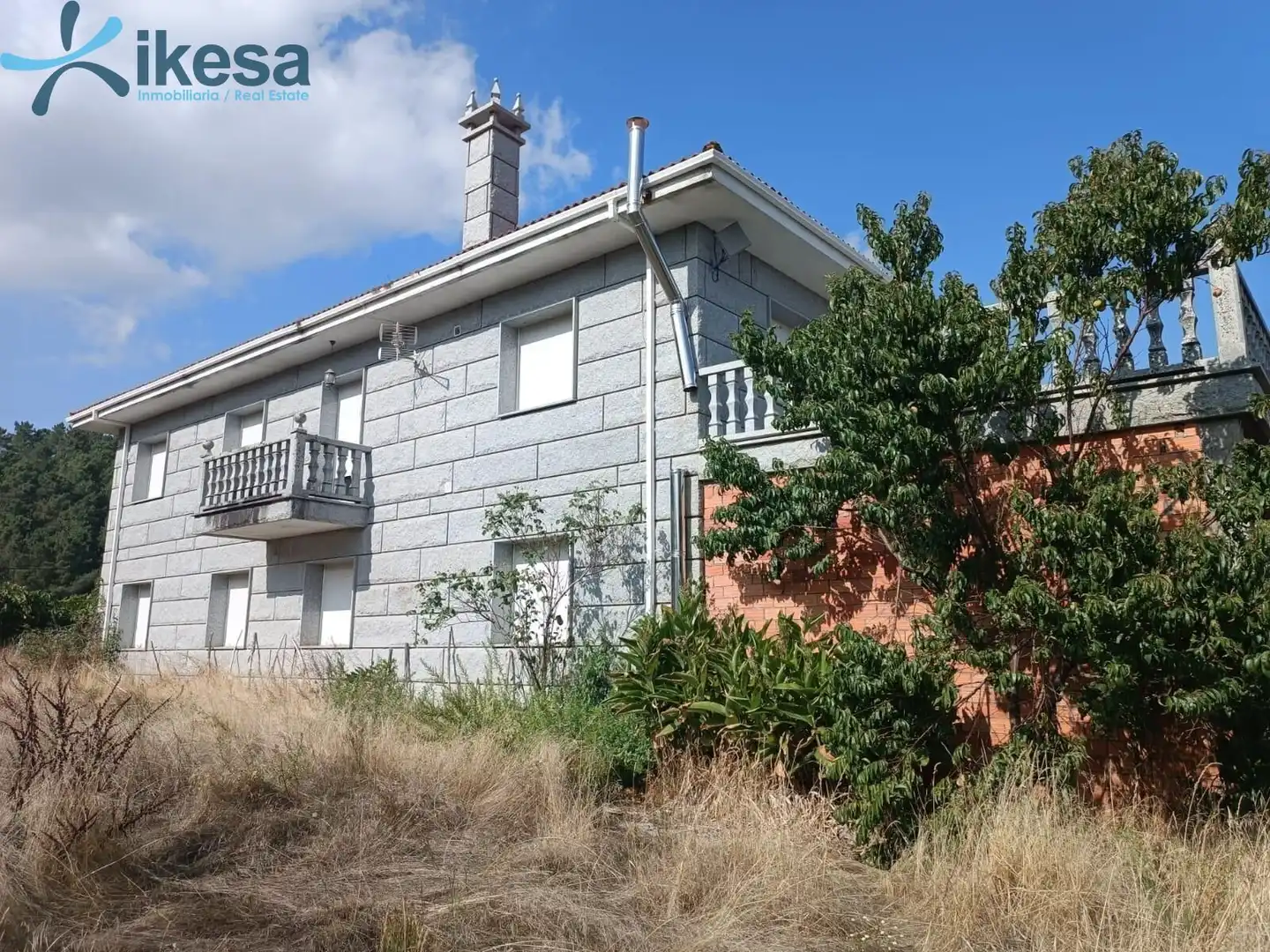 Vista exterior de Casa o xalet en venda en Entrimo amb Jardí privat