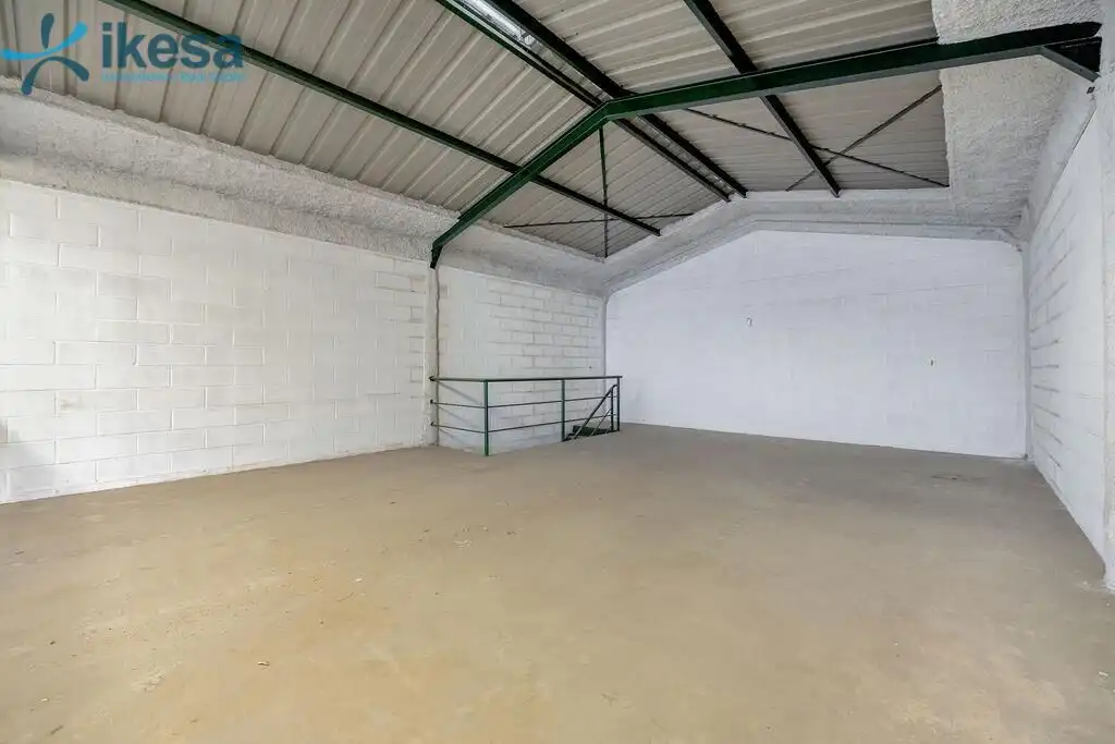 Fabrikhallen zum Verkauf in Nuevo Parque - Los Rosales - Tráfico Pesado