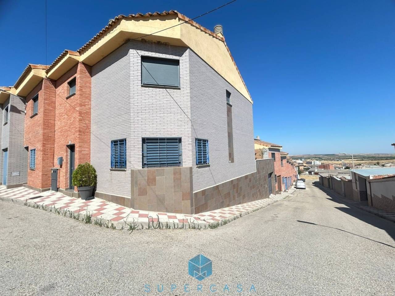 Exterior view of Single-family semi-detached for sale in Almonacid de Toledo  with Air Conditioner, Heating and Terrace